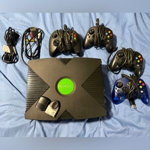 Original Xbox Console with 4 controllers and 2 memory cards
